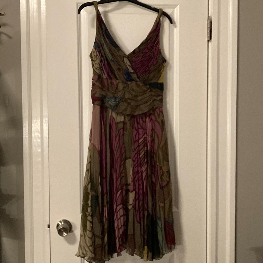 Flowy Sleevles, V-neck dress!